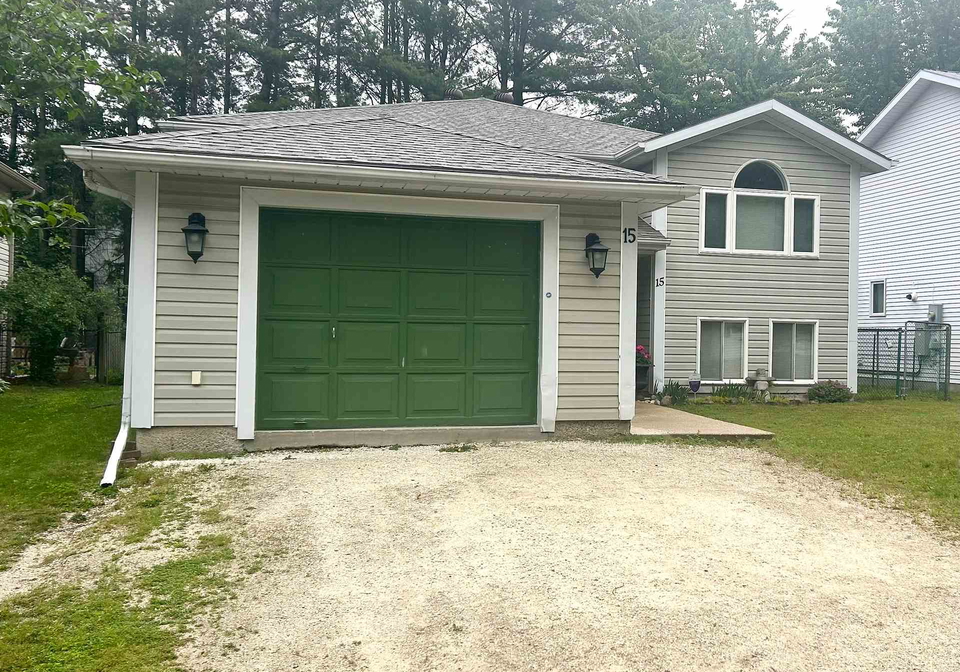 15-savarin-street-wasaga-beach-ontario-s13497844