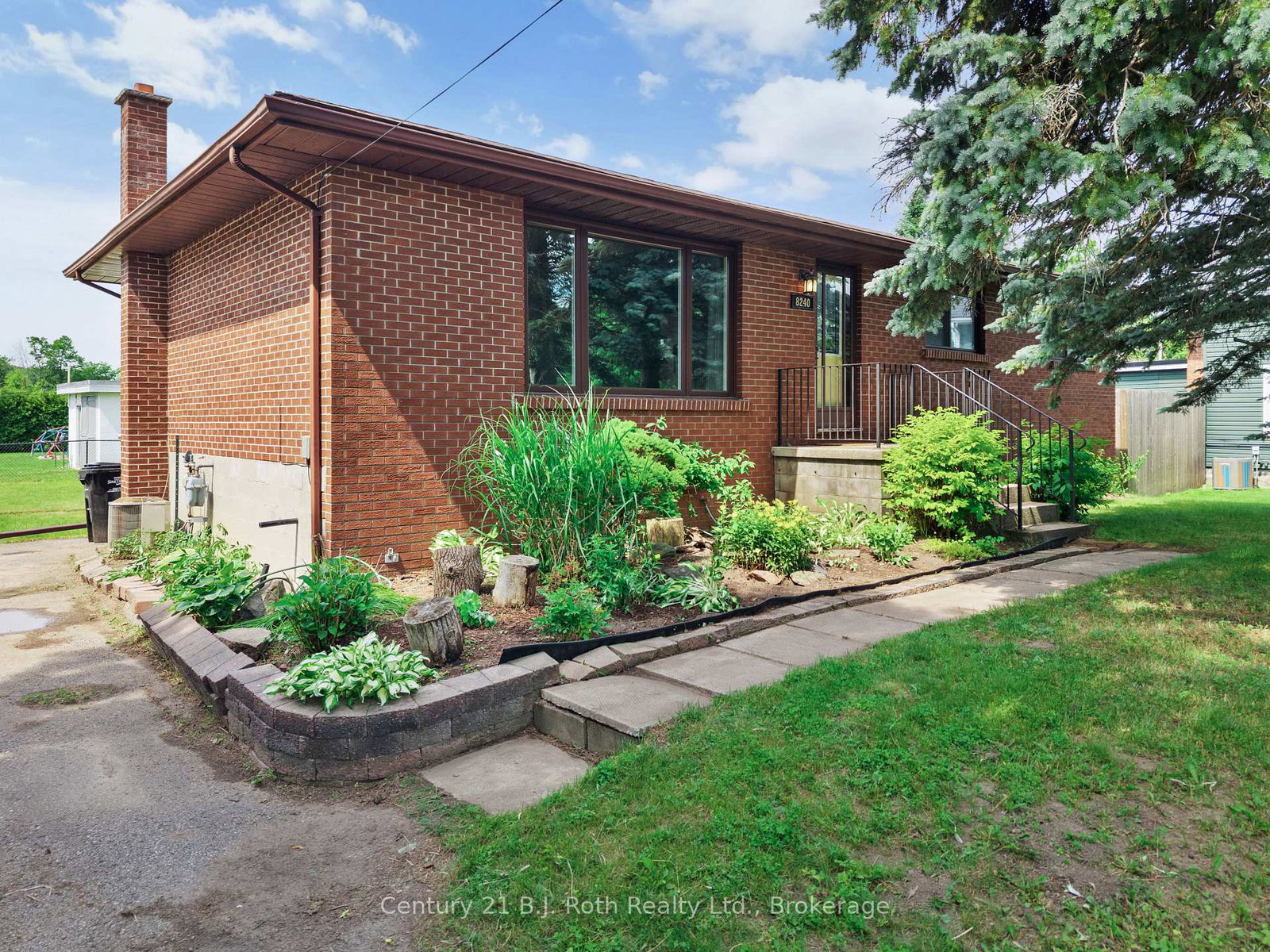 8240-93-highway-tiny-ontario-s13507240