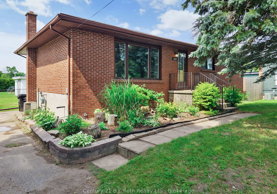 8240-93-highway-tiny-ontario-s13507240