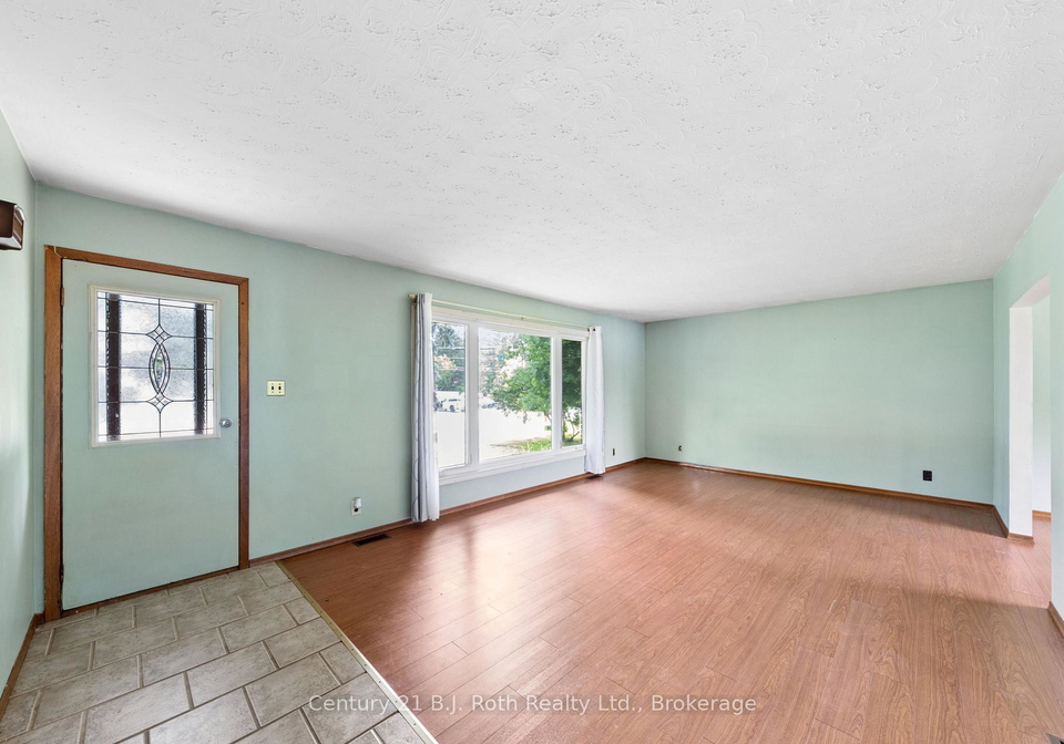 8240-93-highway-tiny-ontario-s13507240