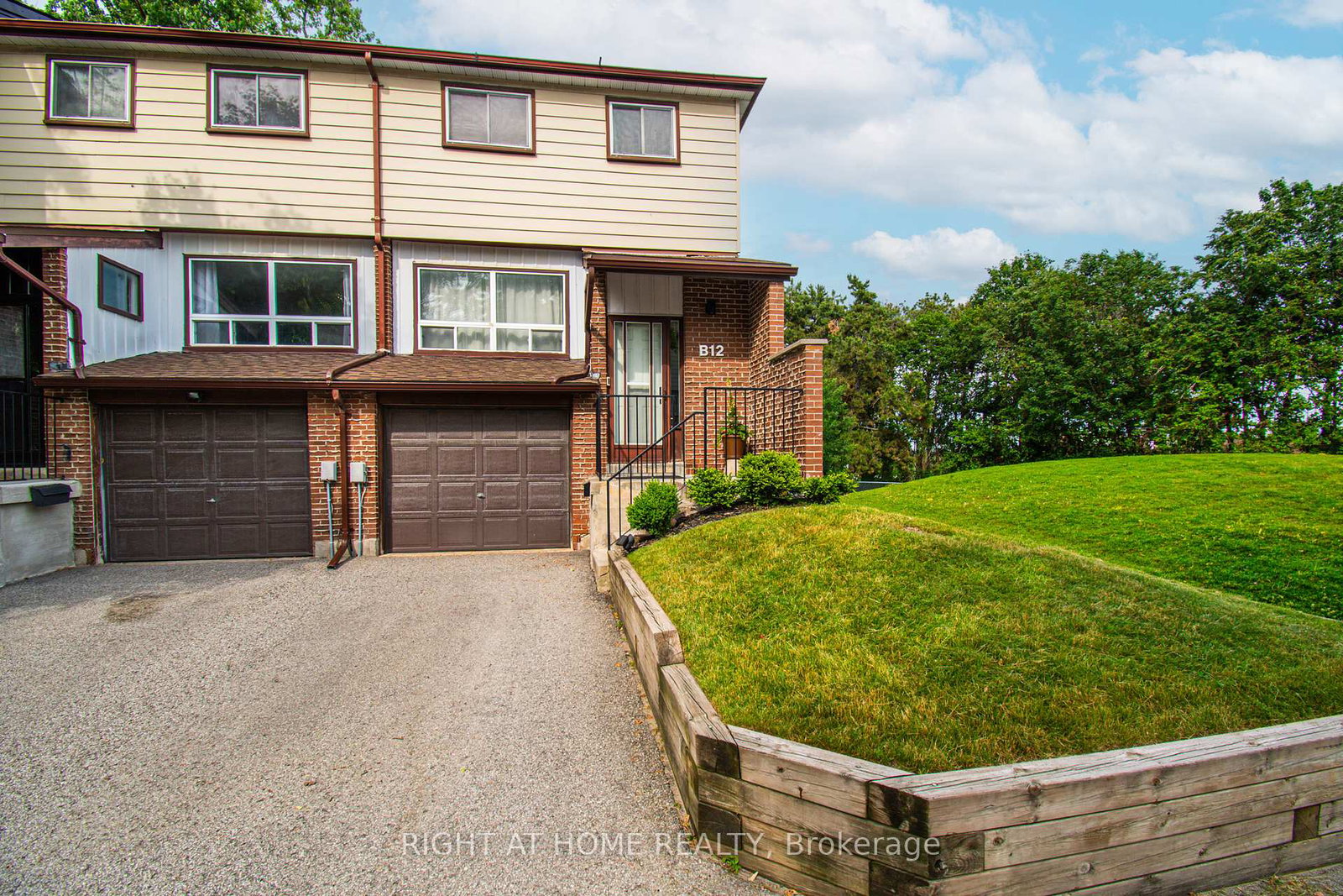 63-ferris-lane-barrie-ontario-s13507284
