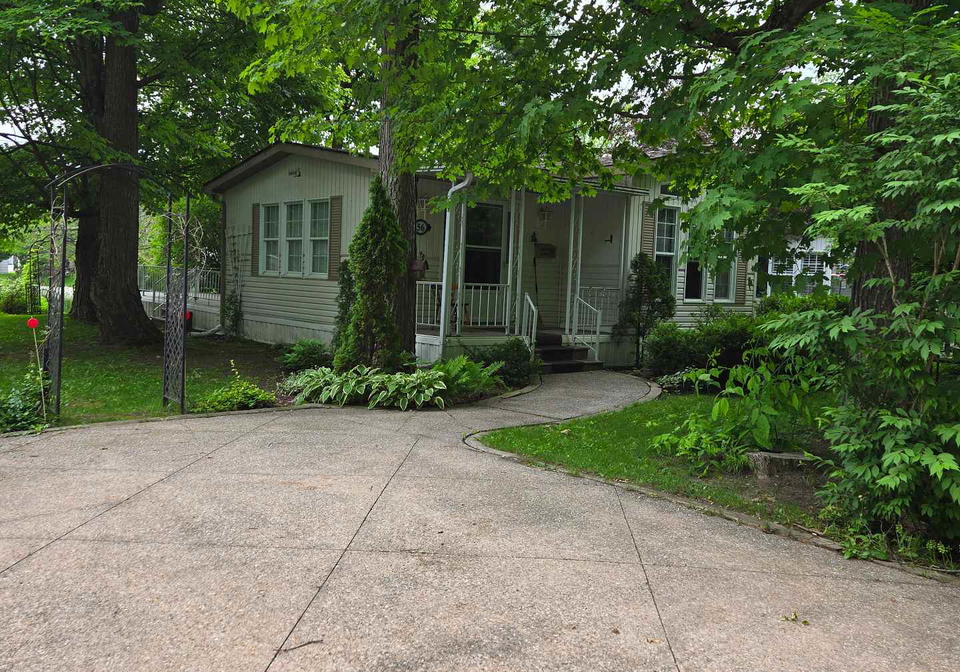 56-the-boardwalk-e-wasaga-beach-ontario-s13507698