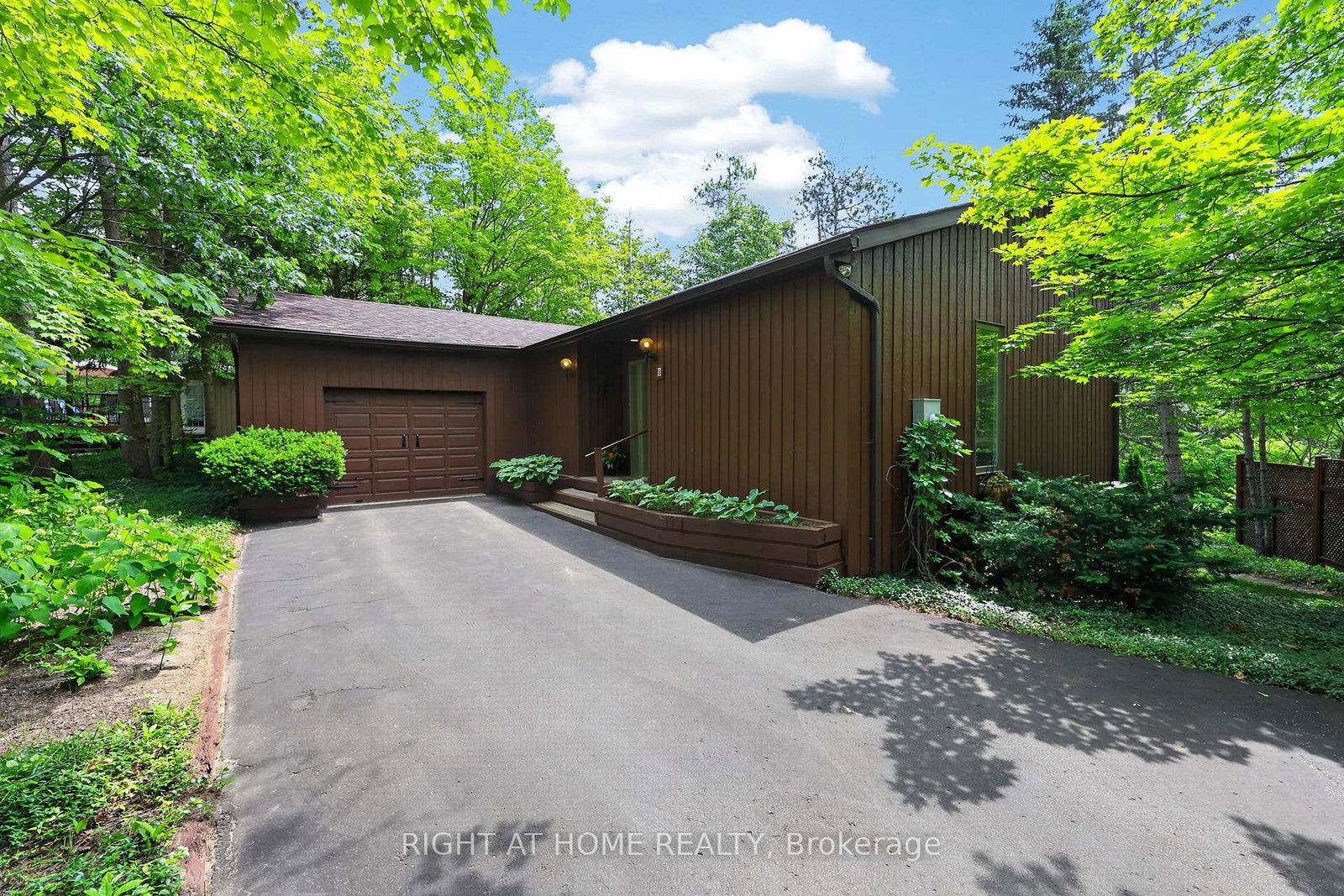 5-pine-point-oro-medonte-ontario-s13521792