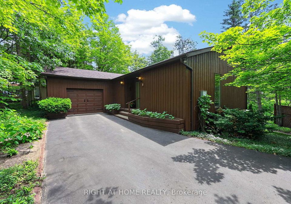 5-pine-point-oro-medonte-ontario-s13521792