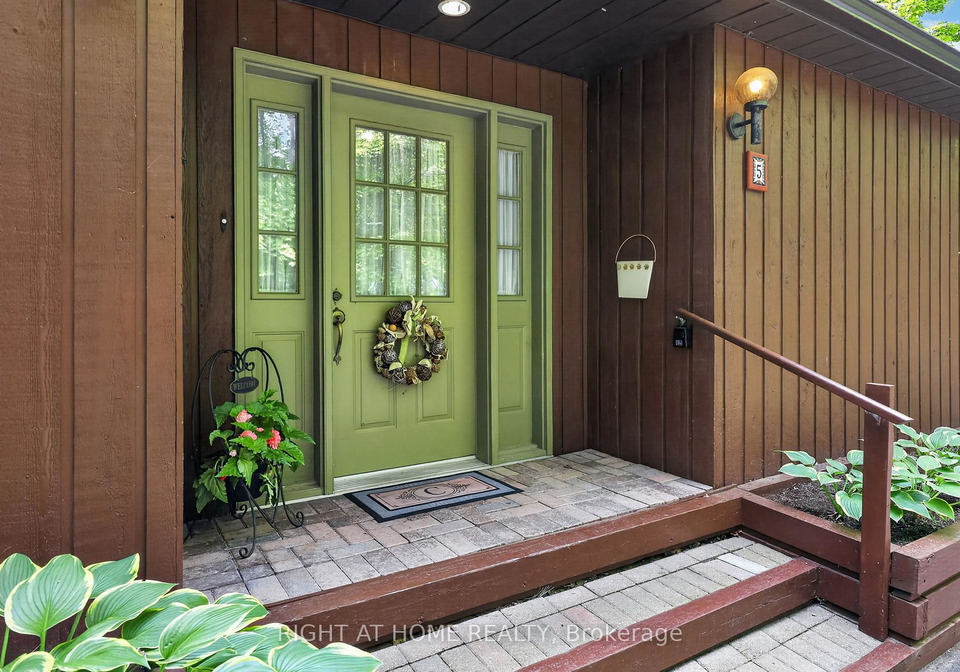 5-pine-point-oro-medonte-ontario-s13521792
