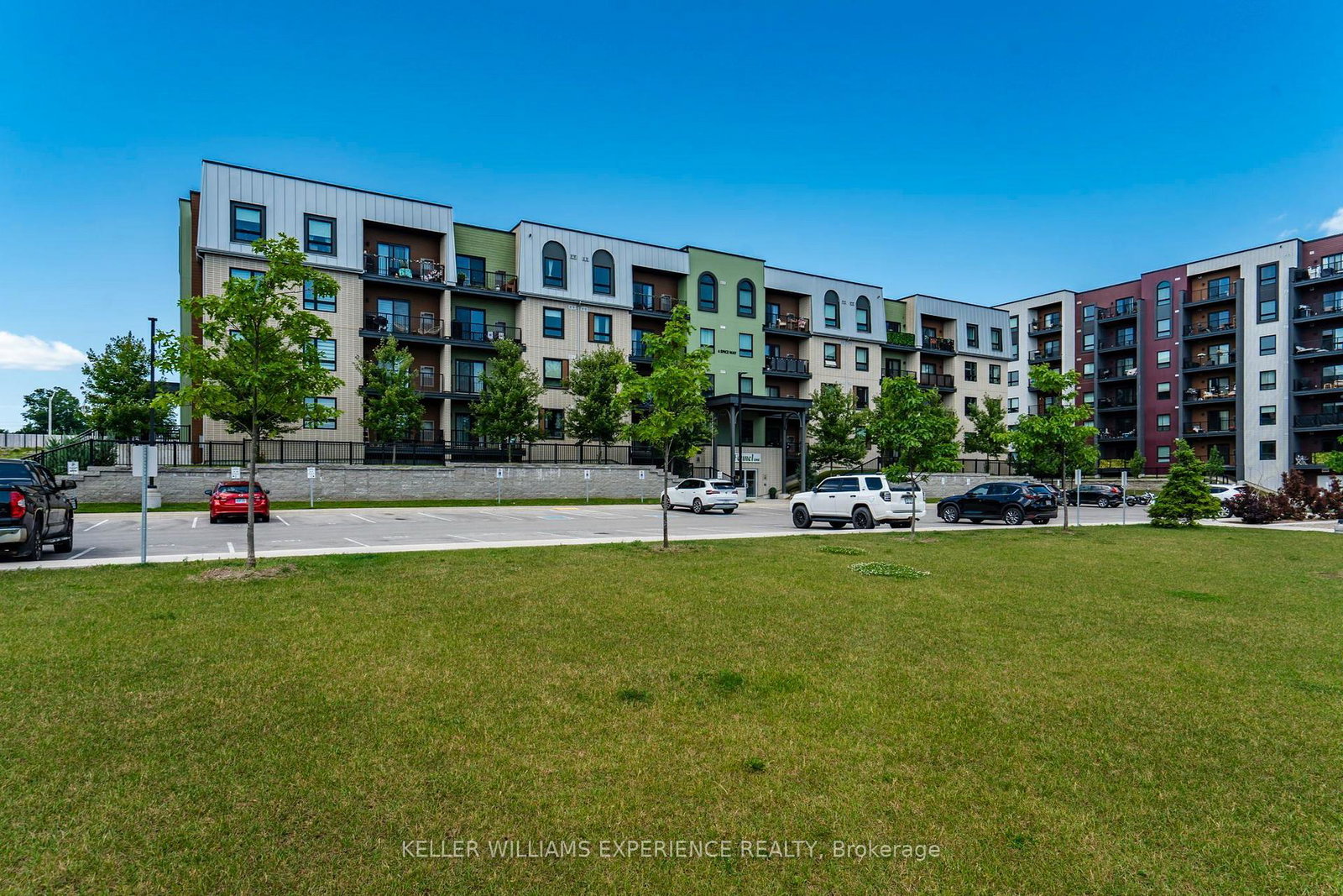 6-spice-way-barrie-ontario-s13542628