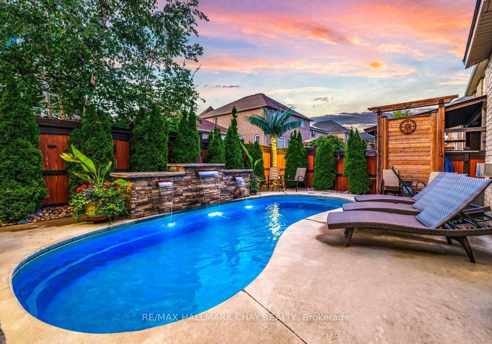 12-parisian-crescent-barrie-ontario-s13557606