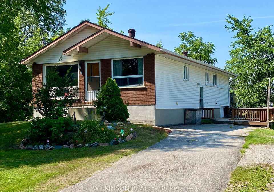 4-sunset-crescent-severn-ontario-s13558032