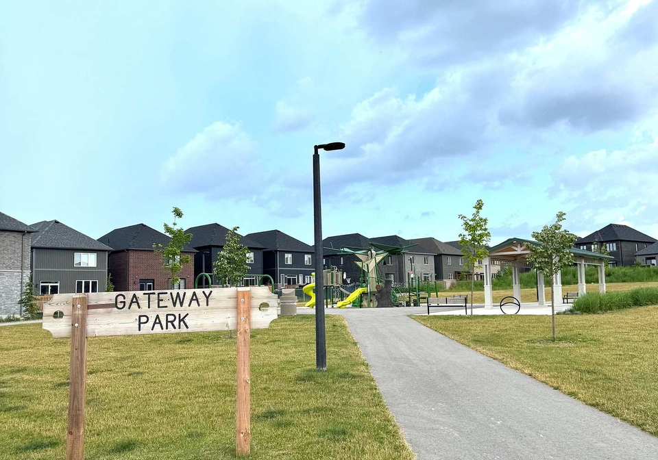 14-barnyard-trail-barrie-ontario-s13562410