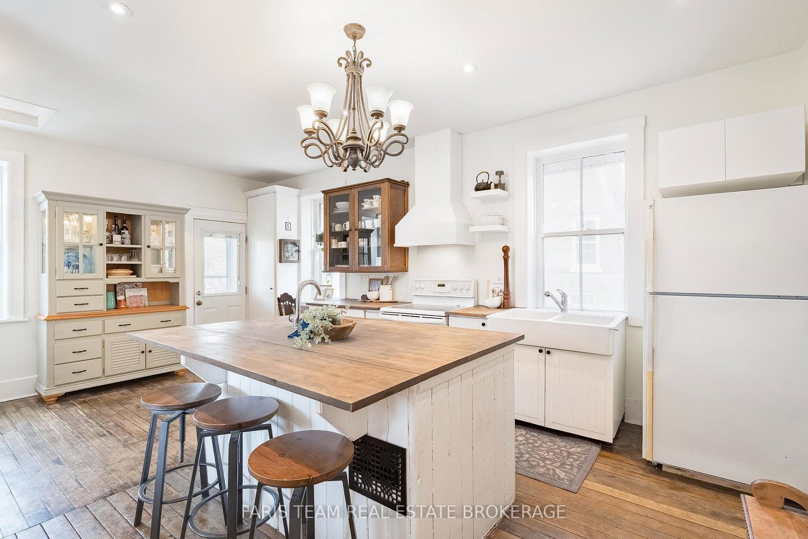 53-burton-avenue-barrie-ontario-s13563516