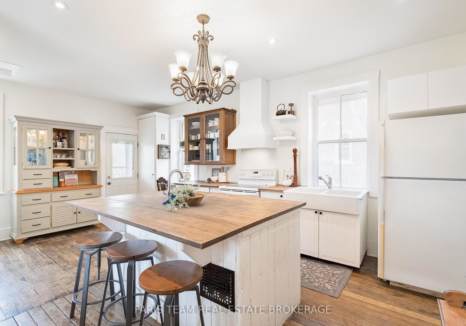 53-burton-avenue-barrie-ontario-s13563516