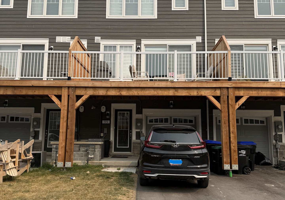 99-surf-drive-wasaga-beach-ontario-s13566986