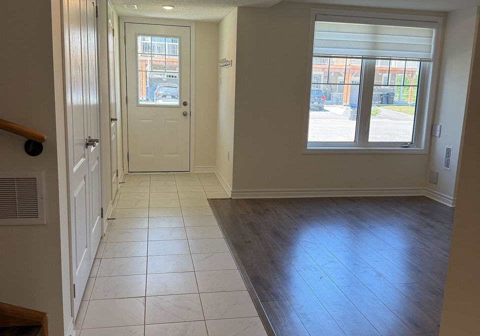 99-surf-drive-wasaga-beach-ontario-s13566986