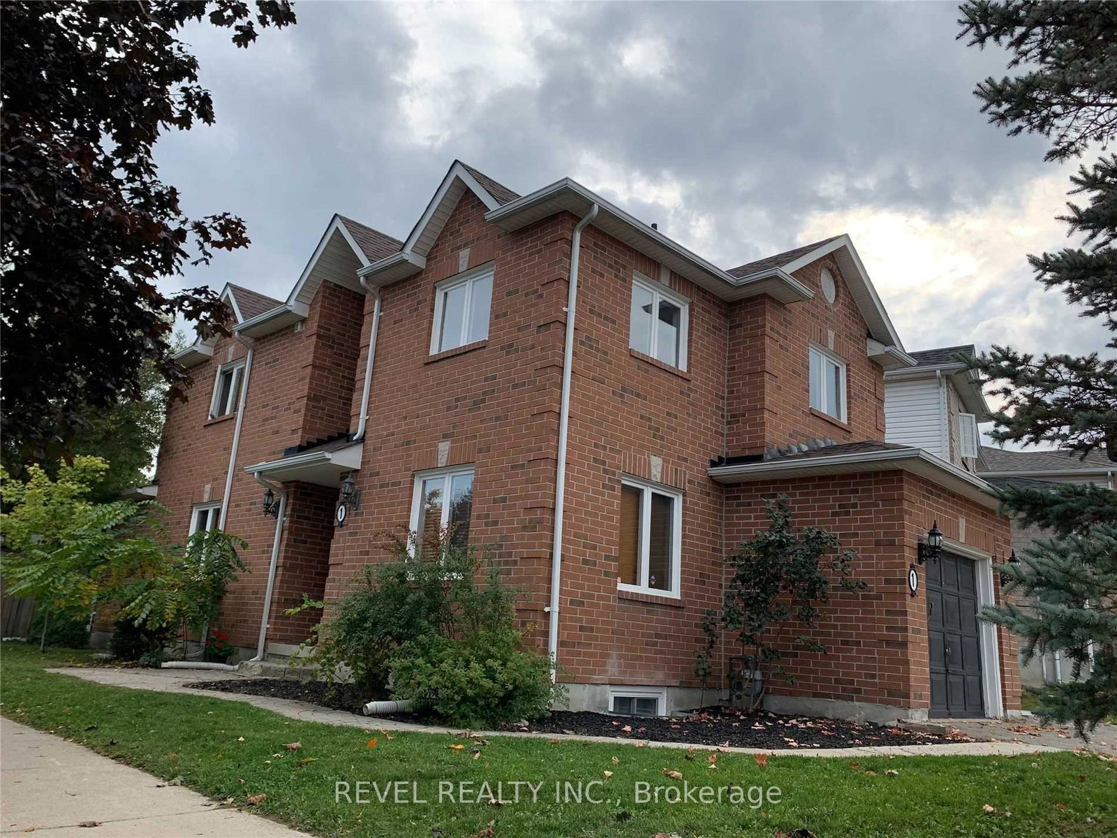 1-bates-court-barrie-ontario-s13574420