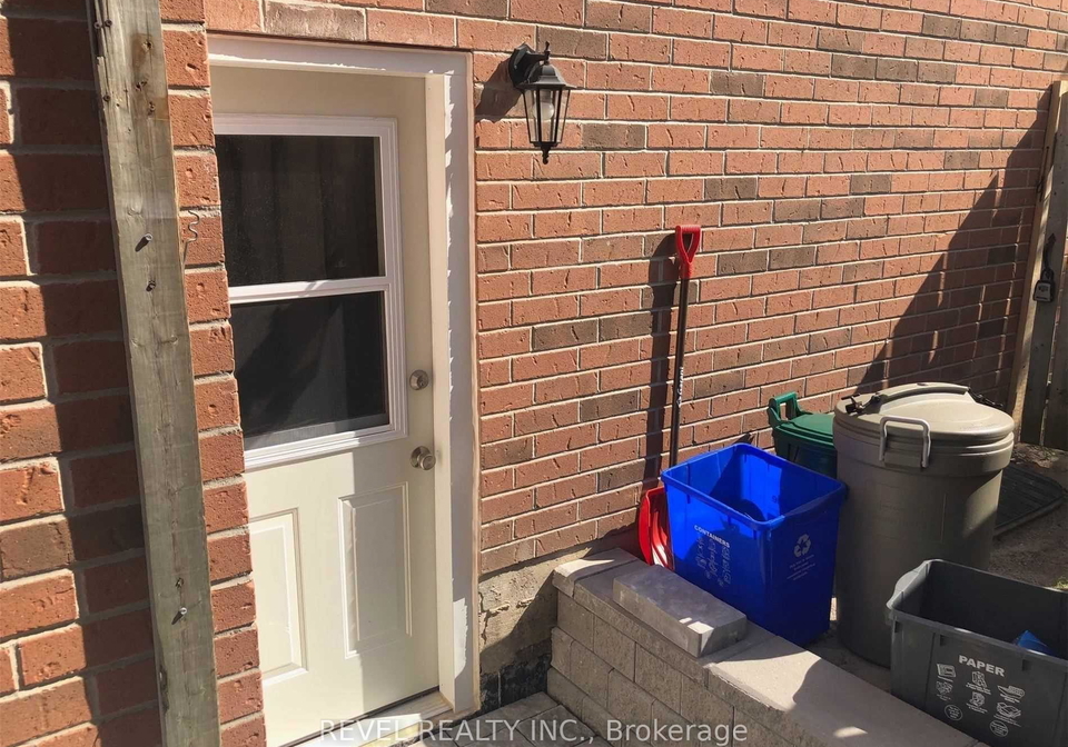 1-bates-court-barrie-ontario-s13574420