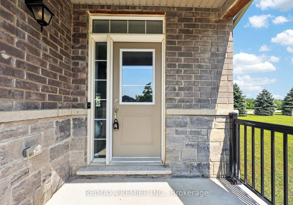 23-autumn-drive-wasaga-beach-ontario-s13575104