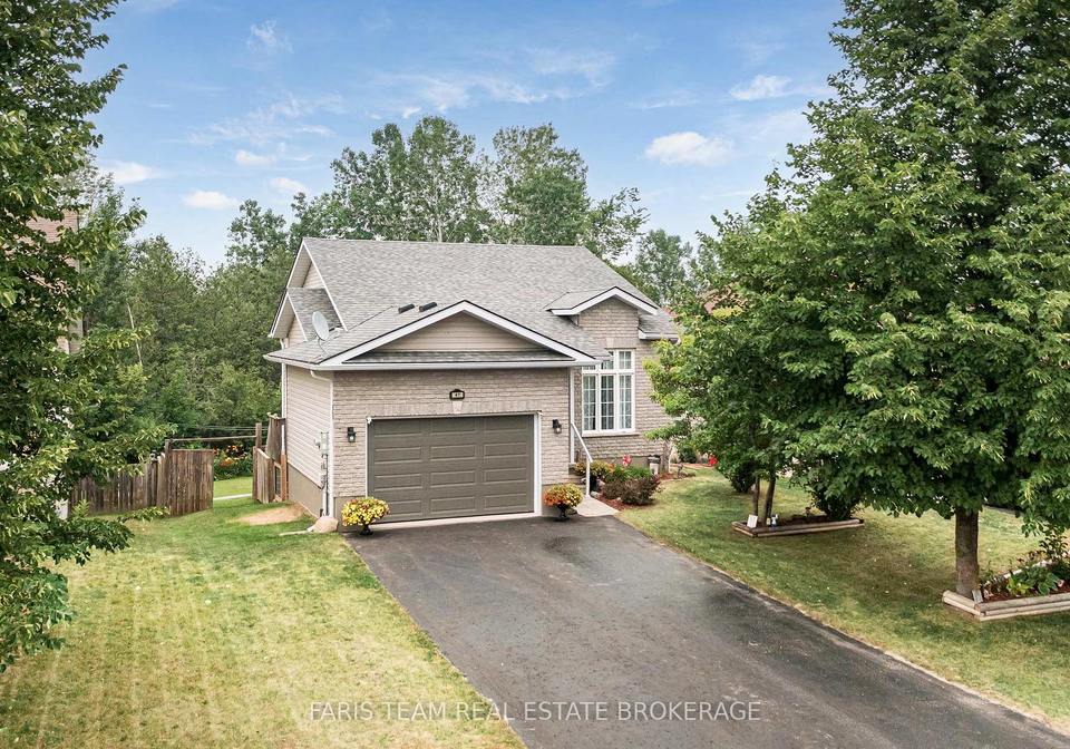 47-georgias-walk-tay-ontario-s13575438