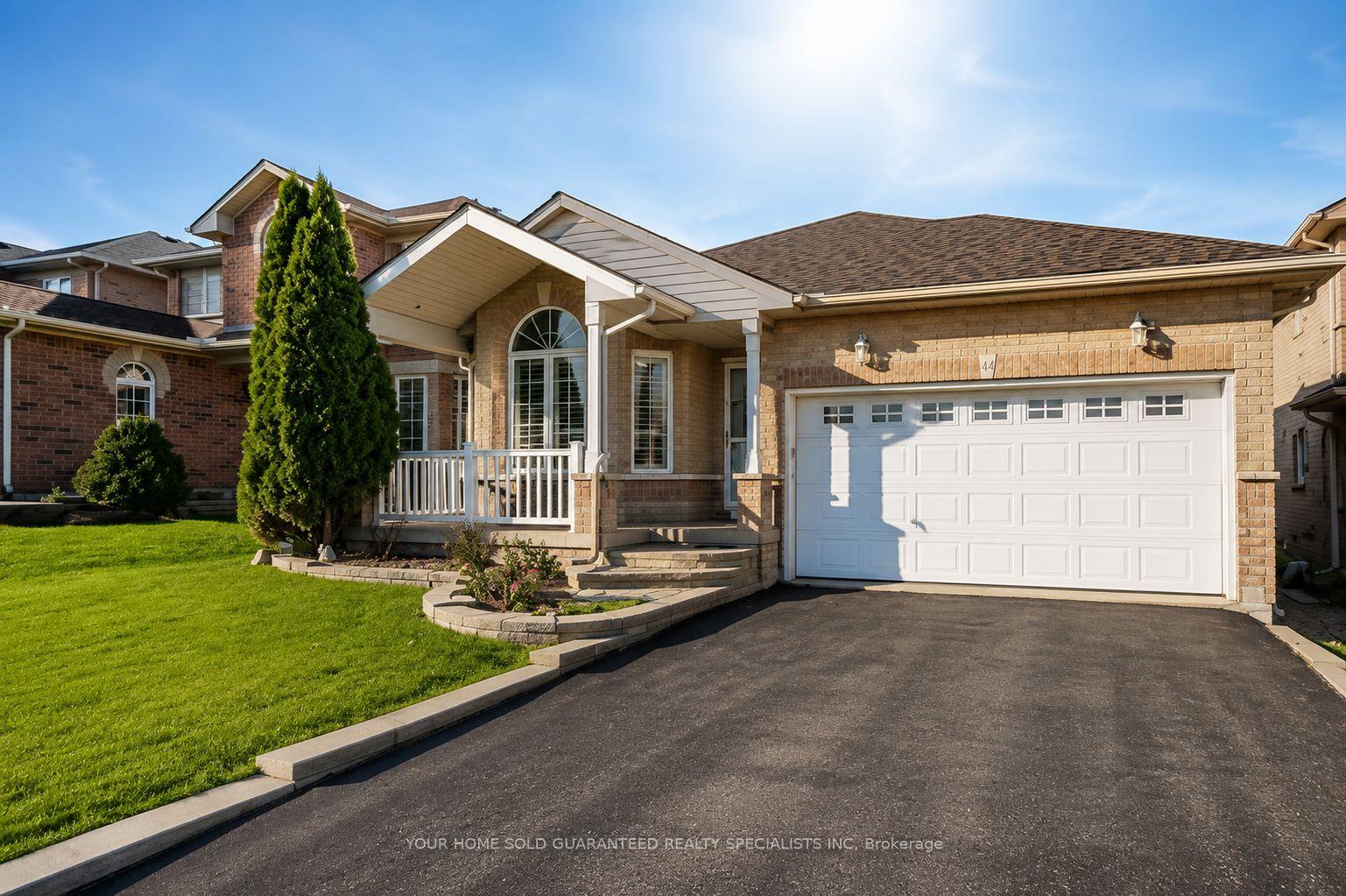 18-couples-court-barrie-ontario-s13575628