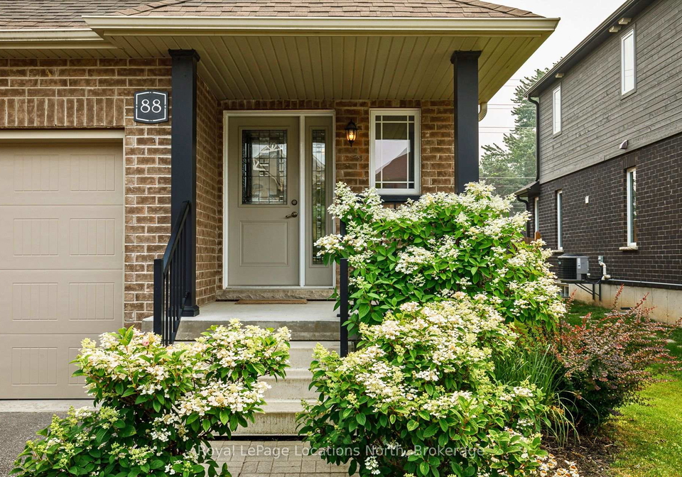 88-robertson-street-collingwood-ontario-s13576752