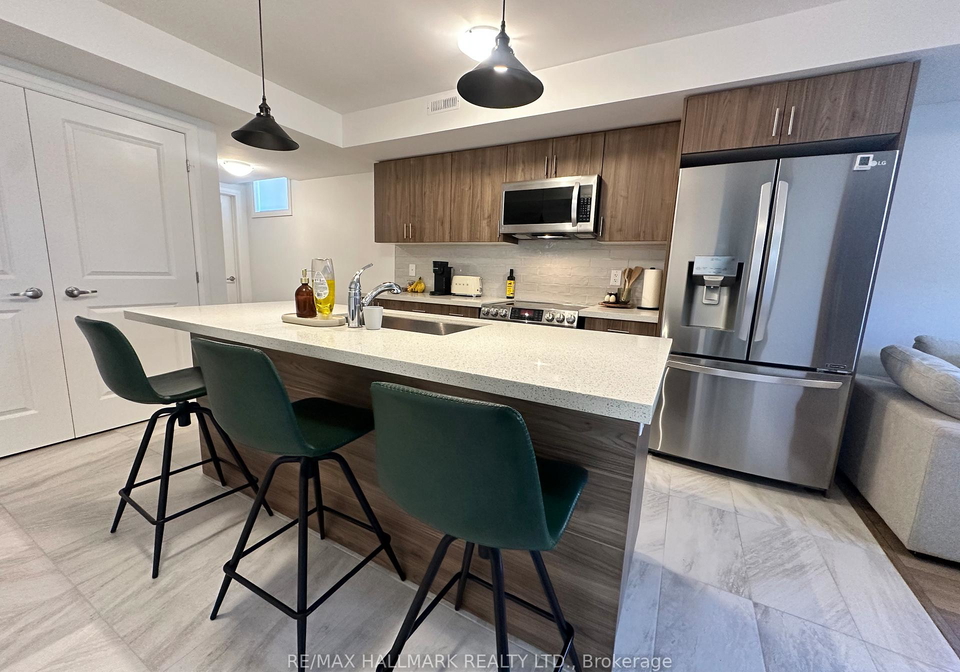 30-barnyard-trail-barrie-ontario-s13583952