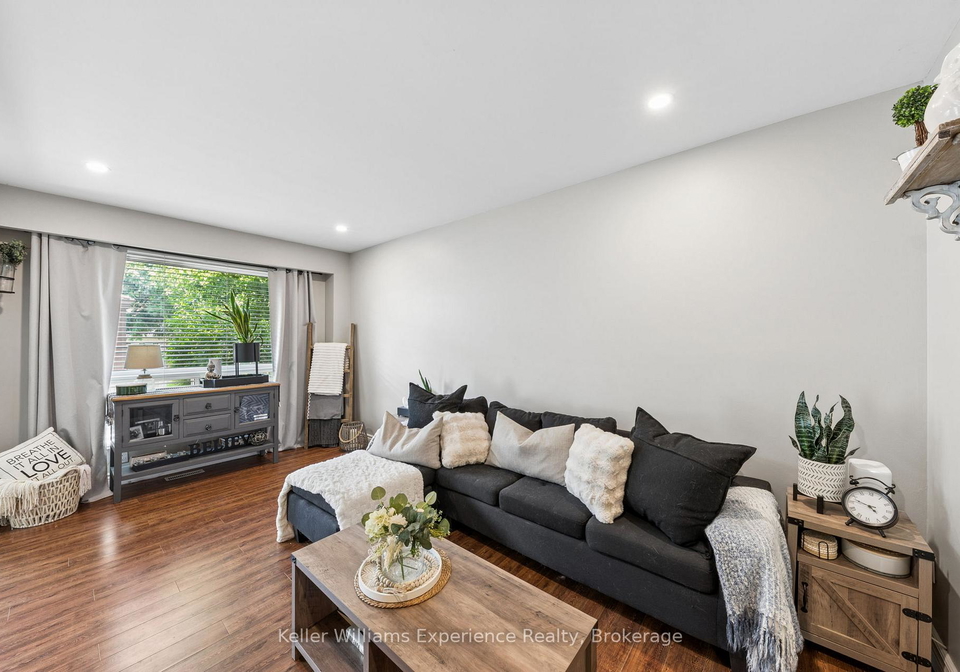 2-bernick-drive-barrie-ontario-s13587782