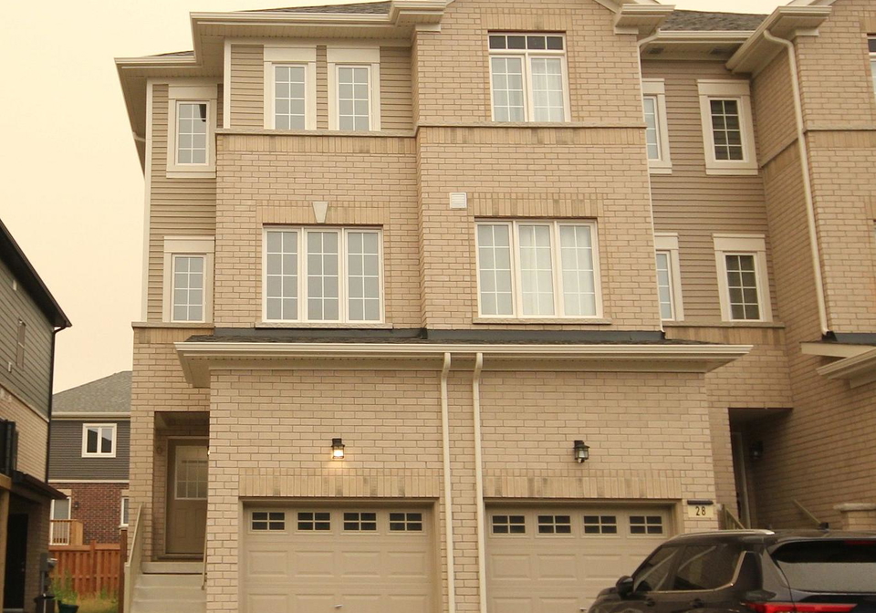 30-wagon-lane-barrie-ontario-s13589466