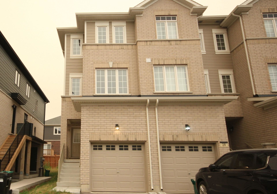 30-wagon-lane-barrie-ontario-s13589466