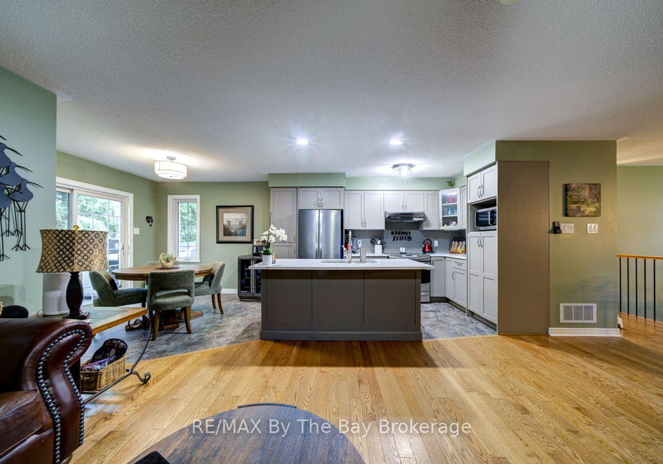 22-downer-crescent-wasaga-beach-ontario-s13597040