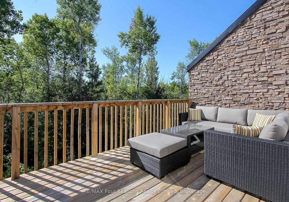 12-robbie-way-collingwood-ontario-s13608516