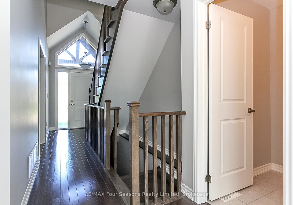12-robbie-way-collingwood-ontario-s13608516