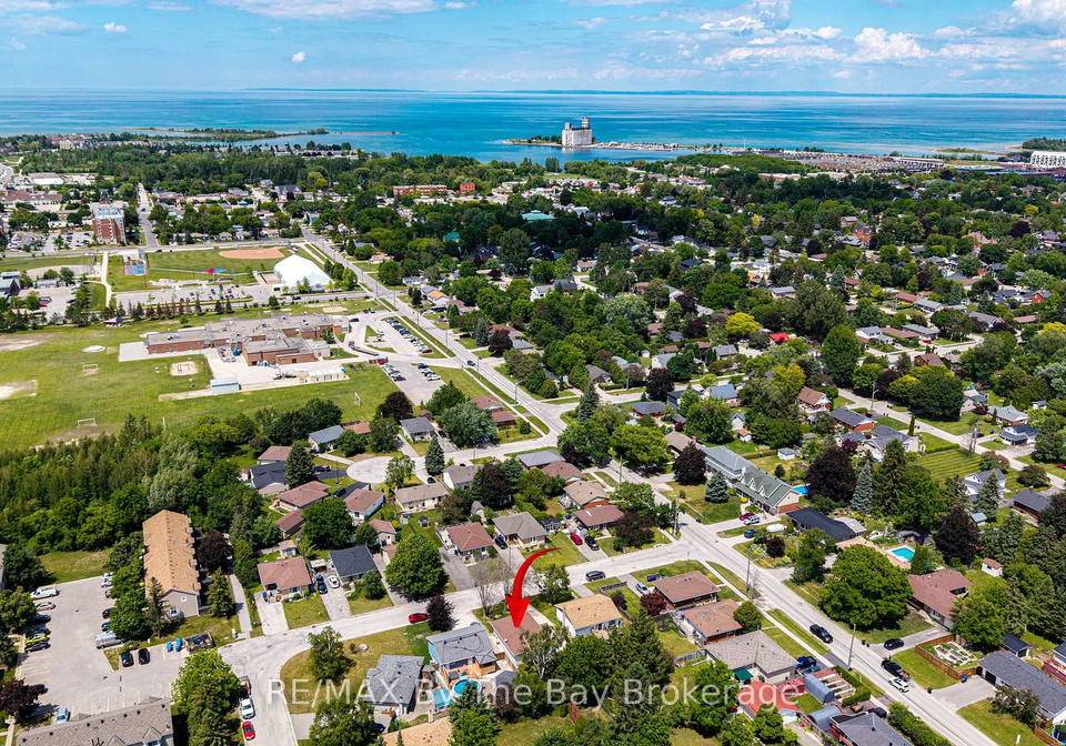 4-watts-crescent-collingwood-ontario-s13613968