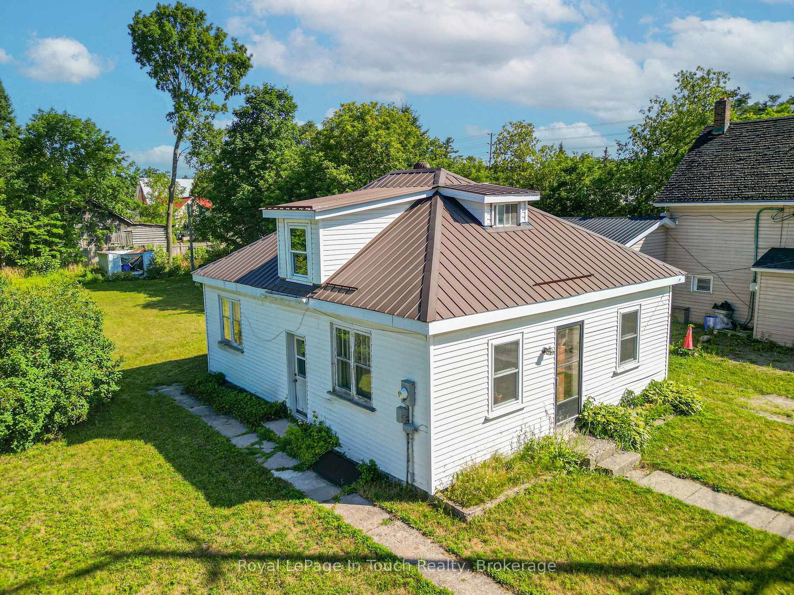 8-conc-5-road-w-tiny-ontario-s13615484