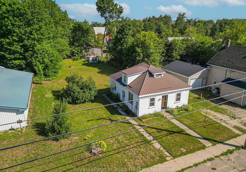 8-conc-5-road-w-tiny-ontario-s13615484