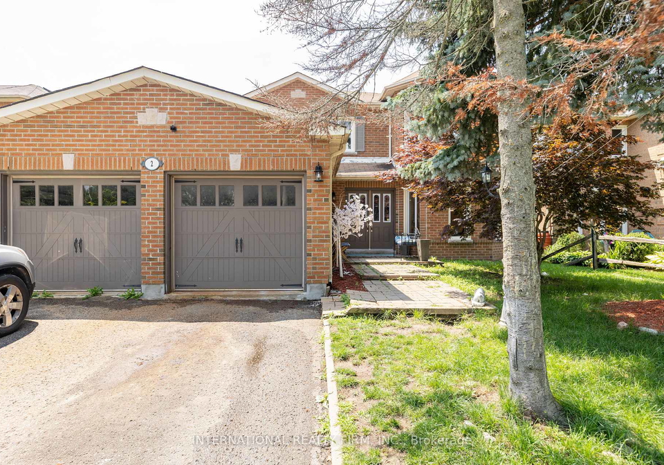 2-hook-court-barrie-ontario-s13621808