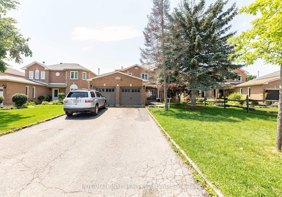 2-hook-court-barrie-ontario-s13621808