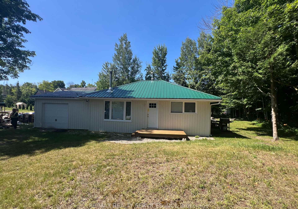 16-couchiching-crescent-tiny-ontario-s13624614