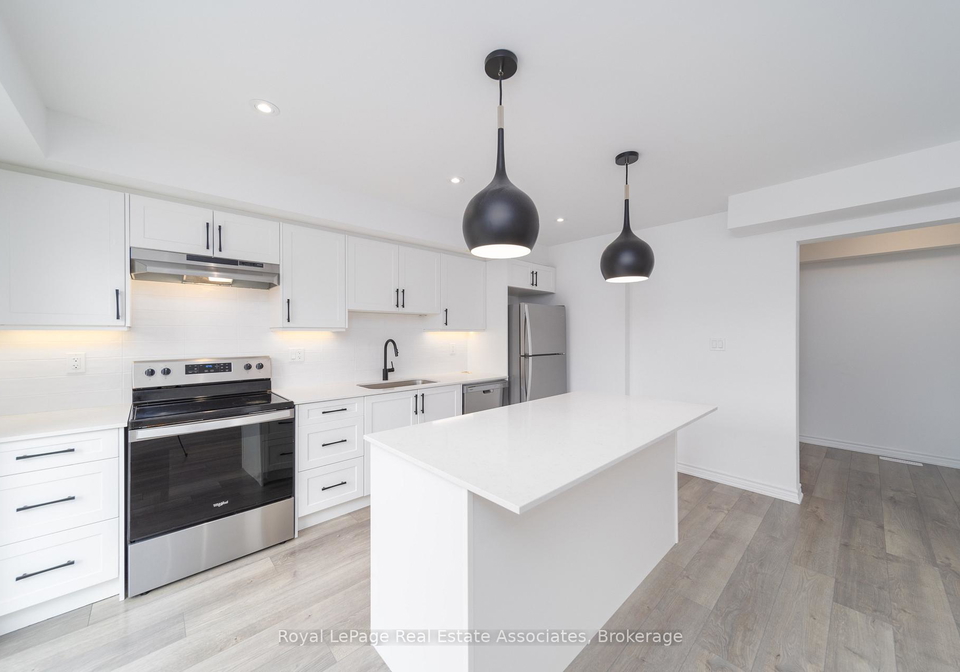 12-hay-lane-barrie-ontario-s13626130