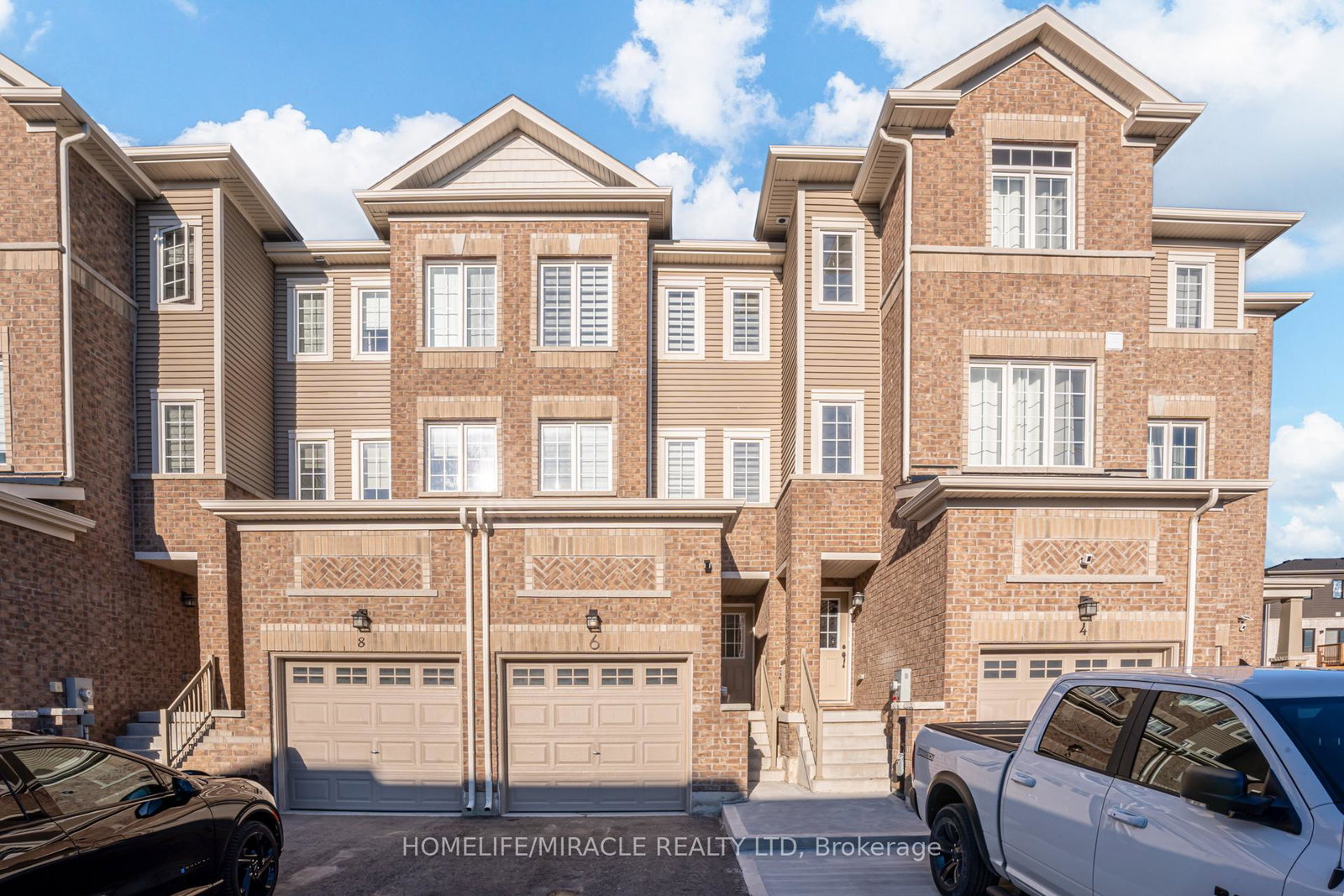 6-pumpkin-corner-crescent-barrie-ontario-s13631548
