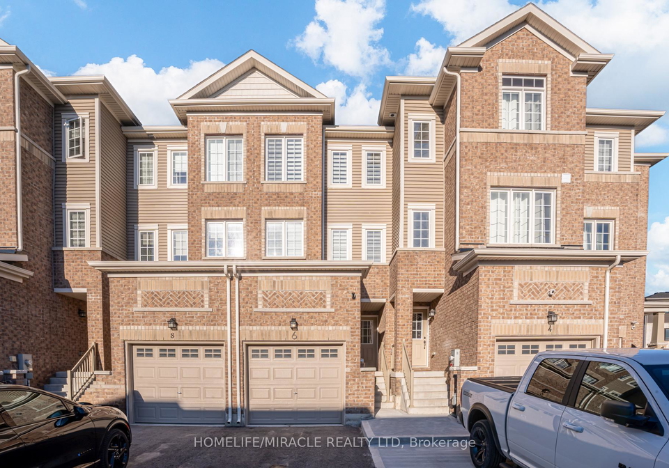 6-pumpkin-corner-crescent-barrie-ontario-s13631548