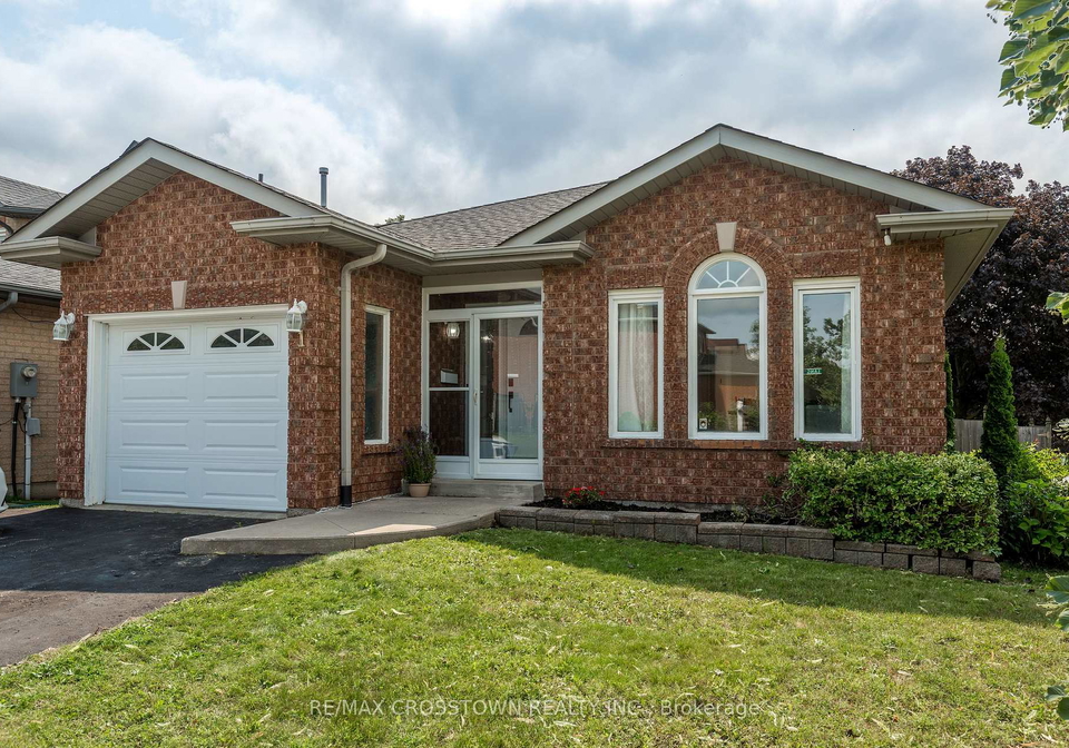 1-lang-drive-barrie-ontario-s13633226