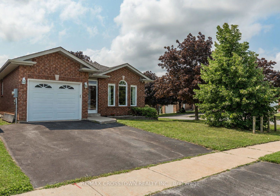 1-lang-drive-barrie-ontario-s13633226
