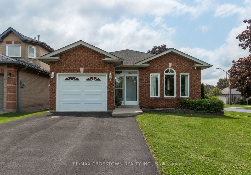 1-lang-drive-barrie-ontario-s13633226