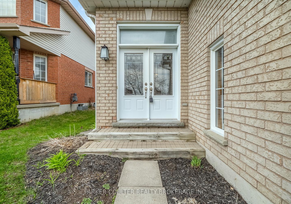 216-mapleton-avenue-barrie-ontario-s13636002