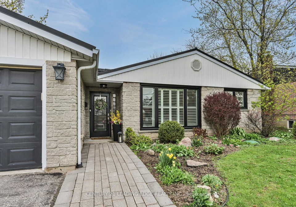 207-yeates-avenue-barrie-ontario-s13639158