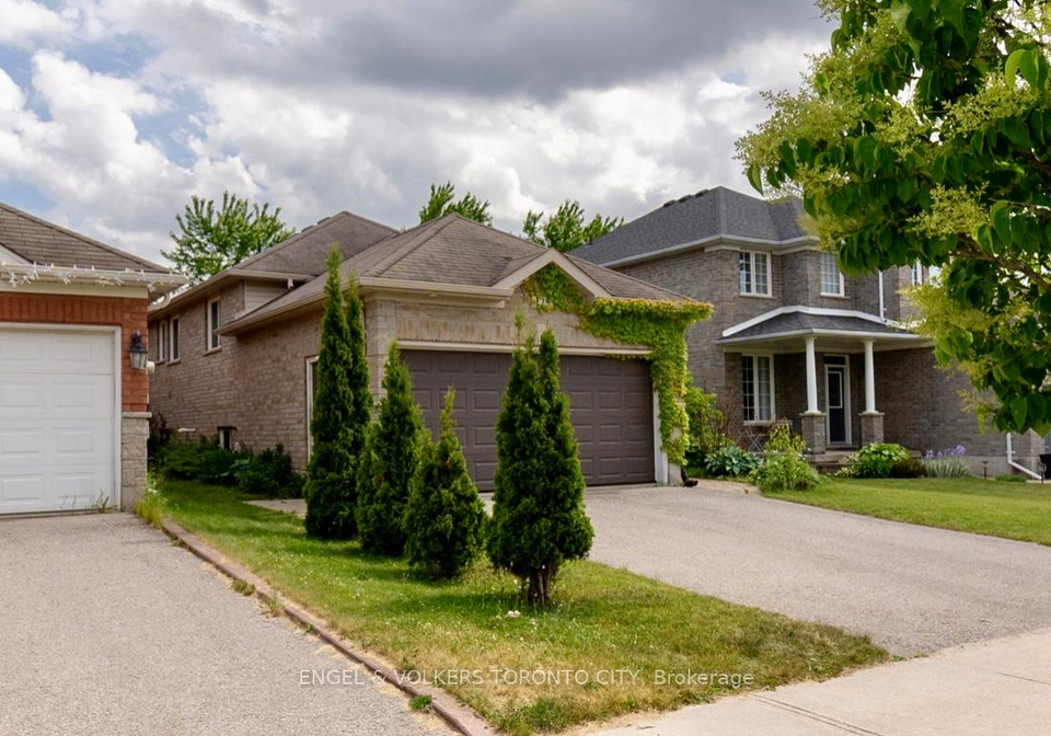 125-sovereigns-gate-barrie-ontario-s13650748
