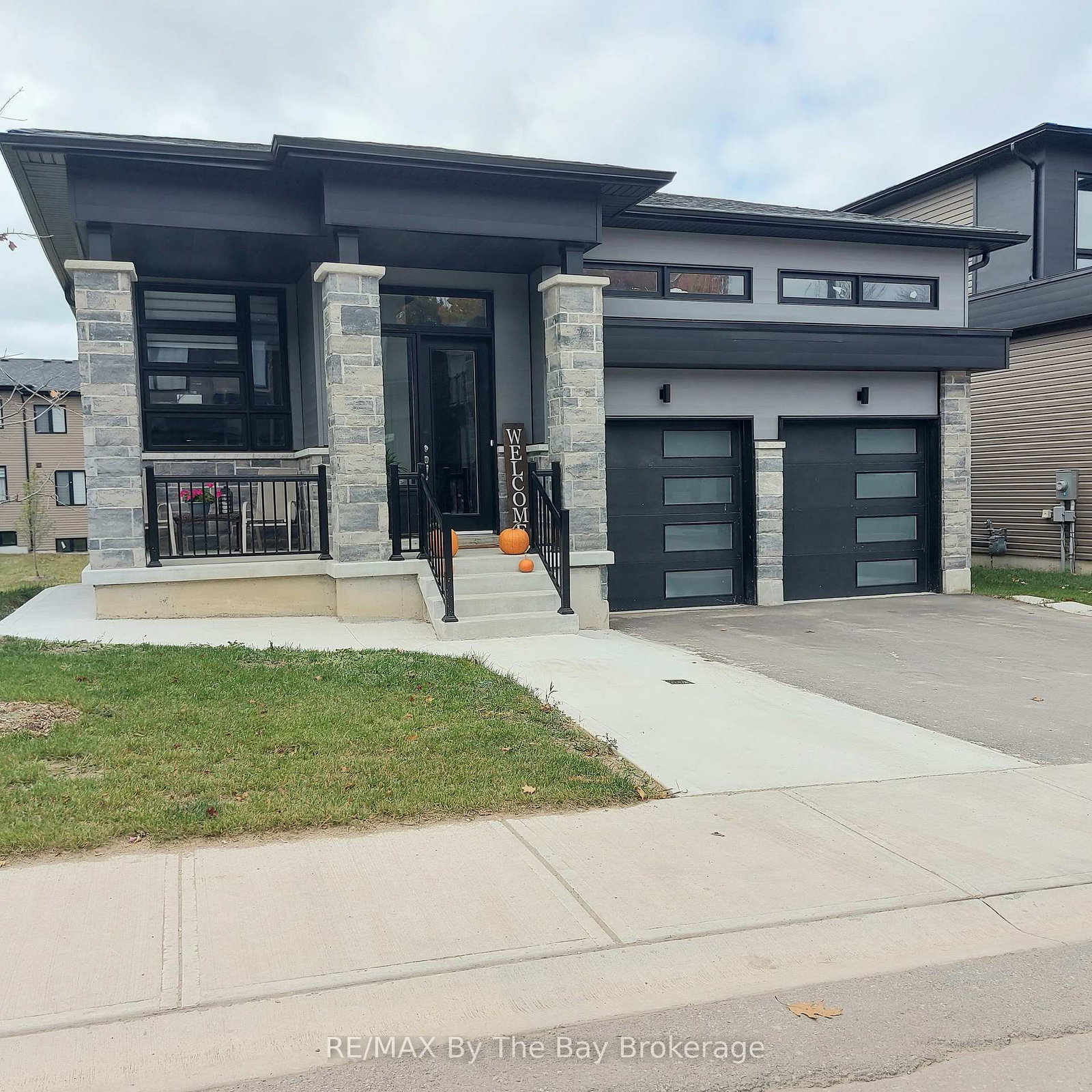 92-berkely-street-wasaga-beach-ontario-s13650974