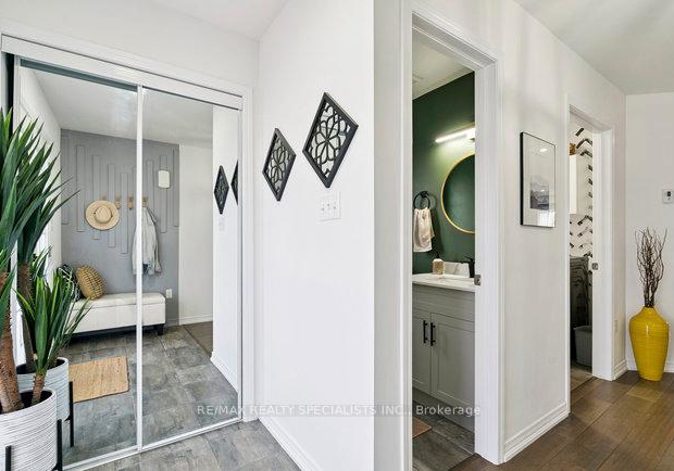 50-olympic-gate-barrie-ontario-s13652944