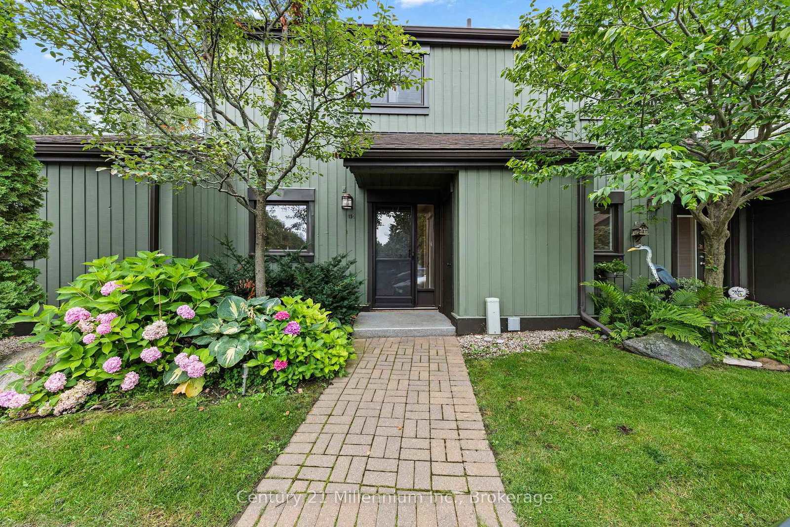 156-n-escarpment-crescent-collingwood-ontario-s13654698