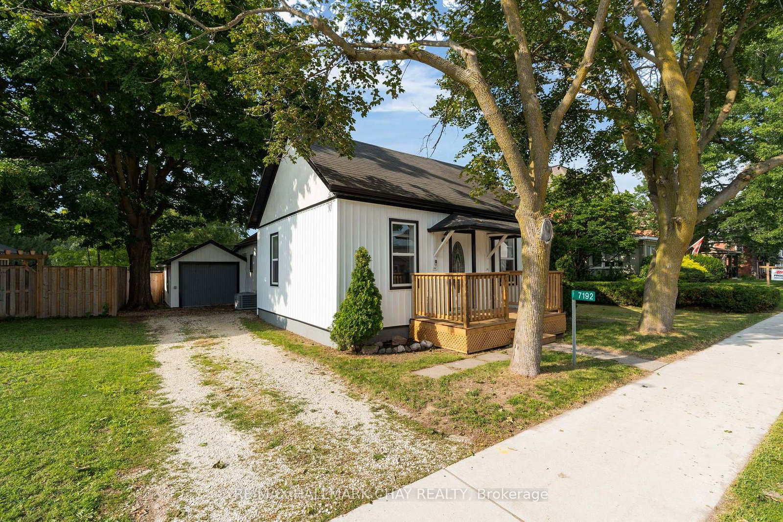 7192-26-highway-clearview-ontario-s13656552