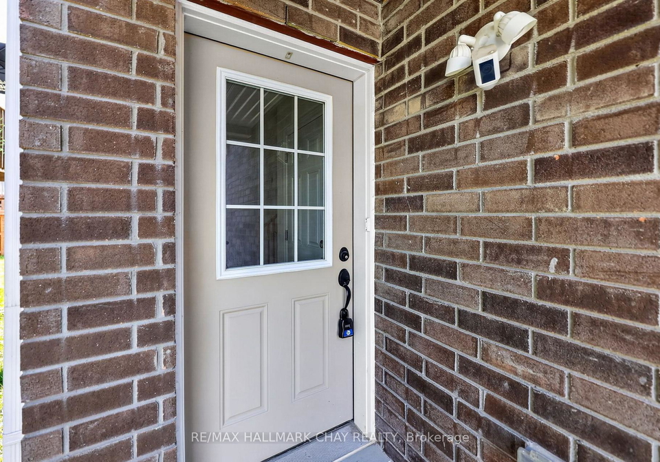 11-pumpkin-corner-crescent-barrie-ontario-s13658636
